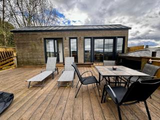 Burtree Country House, Tipi's, Treehouse & Lodge & house rooms with hot tubs in a private garden - 8