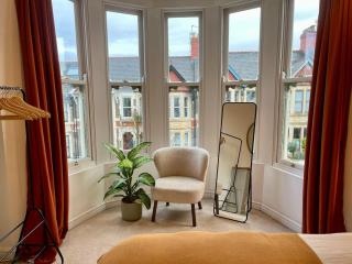 Lake Park House - Stylish Apartment with Parking - Cardiff - 9