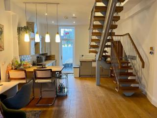 Lake Park House - Stylish Apartment with Parking - Cardiff - 3
