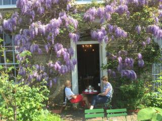 Peacocks Tearoom and Fine B&B - Ely - 9