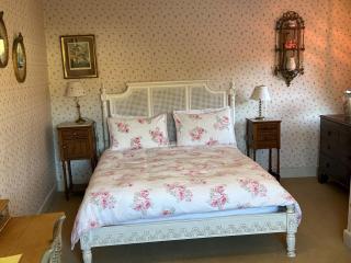 Peacocks Tearoom and Fine B&B - Ely - 5