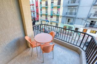 A colourful 3BR home, with Smart TV & Balcony by 360 Estates - St Paul's Bay - 2