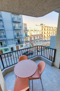 A colourful 3BR home, with Smart TV & Balcony by 360 Estates - St Paul's Bay - 1