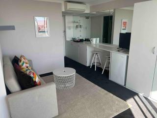 Cosy studio with a large balcony and a great view! - Sydney - 5