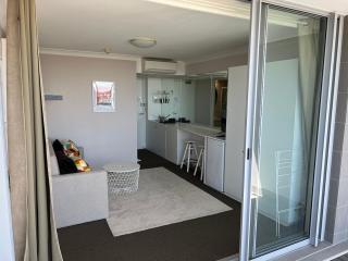 Cosy studio with a large balcony and a great view! - Sydney - 3