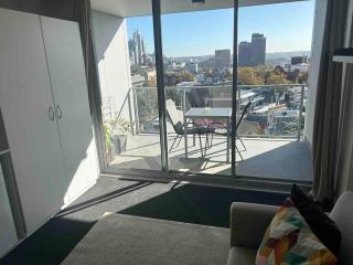 Cosy studio with a large balcony and a great view! - Sydney - 1