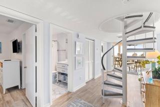 New Listing! Tidewater H301 - Top Floor End Unit! - 3