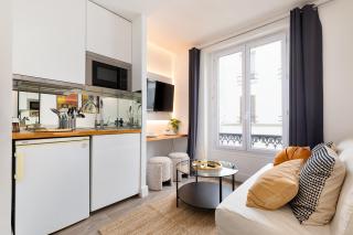 Cozy Studio - Eiffel Tower - Sleeps 2P - Paris - 0