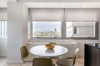 Modern Apartment with Stunning Views of Plaza Colón - Madrid - 7