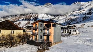 Peak Hotel Kazbegi - Kasbegi - 9