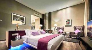 Big BathTub Premium Seafront Studio in Town with WiFi & Full Kitchen - George Town - 0