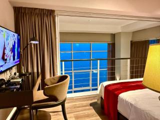 Seaview Seafront Duplex in Town with WiFi & Full Kitchen 10 - George Town - 8