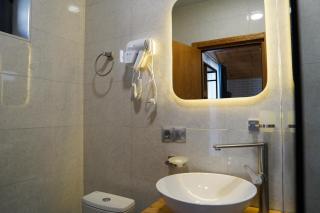 Peak Hotel Kazbegi - Kasbegi - 3
