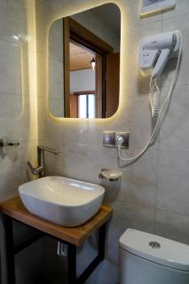 Peak Hotel Kazbegi - Kasbegi - 2