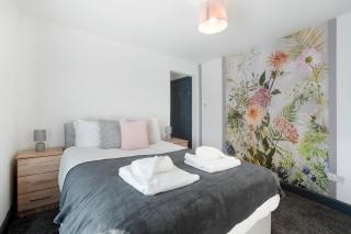 Stylish Comfort 2-BedFlat In Stockton, Sleeps 3 - 8