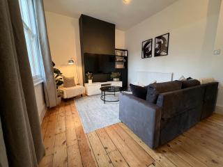 Fulham Tranquil 2BD King Bed Home with Parking & Gdn - Londra - 0