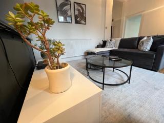 Fulham Tranquil 2BD King Bed Home with Parking & Gdn - Londra - 8