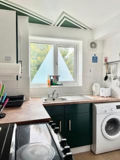 The Express Apartment - Goodmayes - 5