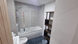 Cozy Modern 2 Bed Flat, With Parking, Close to Town - Manchester - 9