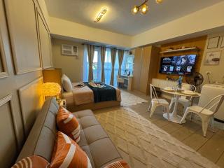 Venice Staycation Cozy Glimpse of Grand Canal View Retreat - Manila - 0