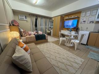 Venice Staycation Cozy Glimpse of Grand Canal View Retreat - Manila - 4