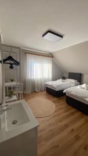 Repeat Racing Rooms - Kelberg - 5