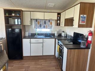 Cosy 3 Bedroom Caravan in South Cerney - South Cerney - 7