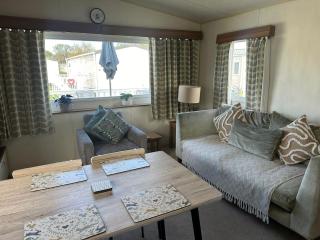 Homely 3 Bedroom Caravan in Cirencester - 6