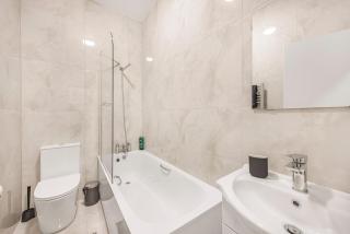 Cosy Home In London - 4 Sleeper - 1