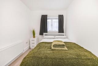 Cosy Home In London - 4 Sleeper - 6