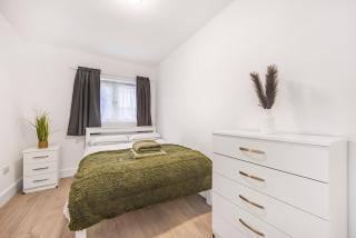 Cosy Home In London - 4 Sleeper - 8