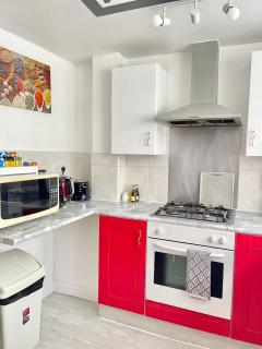 Westfield Gardens - 3 Bedroom Apartment - Goodmayes - 4