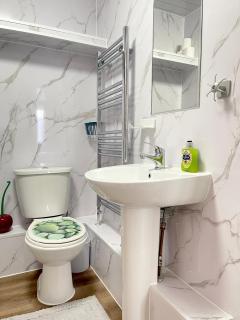 Westfield Gardens - 3 Bedroom Apartment - Goodmayes - 2