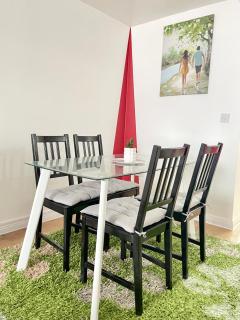Westfield Gardens - 3 Bedroom Apartment - Goodmayes - 5