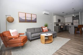 Luxury Apartment with Gym, Steps From Commuter Rail #3013 - Reading - 6