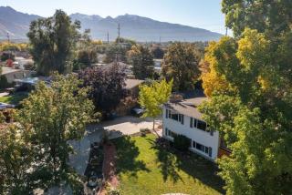 The Murray Cottonwood Circle Close to Canyons - 6