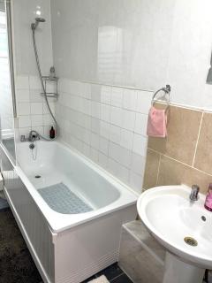 Penn Gardens Spacious king size room- 3 - 7