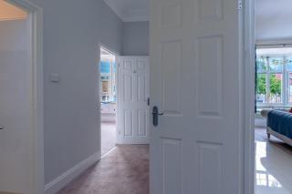 Modern Serviced Apartment: Views of Village Center - Bristol - 5