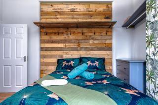 Modern Serviced Apartment: Views of Village Center - Bristol - 1