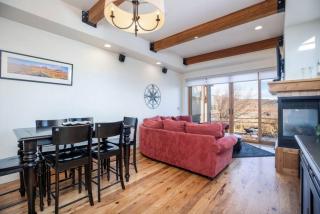 Mountain Retreat Hot Tub Views,Near Shops - 5