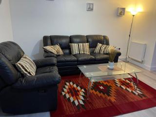 Crescent 2 beds Apartment - Goodmayes - 9