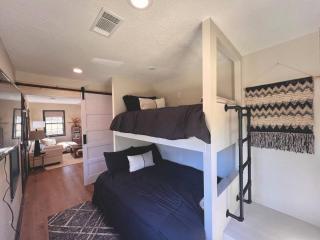 12-ACRES - Cabin Fishing Pond 2 Bedroom Sleeps 4-5 - 7