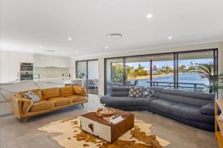 Water View Family Getaway - WiFi, Pool, BBQ - Gold Coast - 7