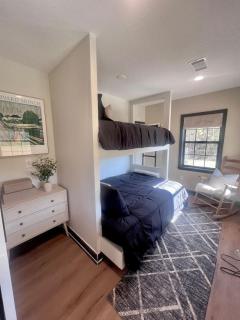 12-ACRES - Cabin Fishing Pond 2 Bedroom Sleeps 4-5 - 1