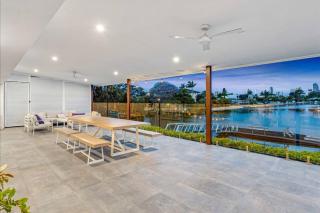 Water View Family Getaway - WiFi, Pool, BBQ - Gold Coast - 3