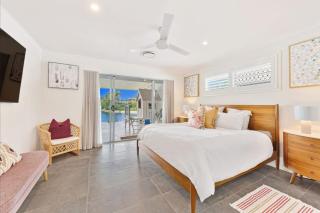 Water View Family Getaway - WiFi, Pool, BBQ - Gold Coast - 1