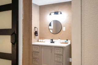 Henderson Luxe Retreat - 4