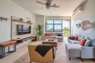 Parkhurst 408 With King Bed and Pool - Kingston - 0