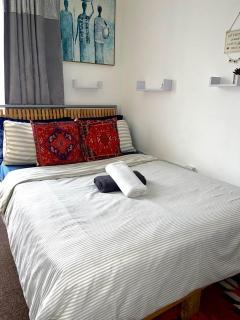 Crescent 1 bed Apartment - Goodmayes - 7