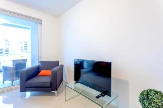 BnBNova - Saint Julian's Seafront 2BR with Terrace - St Julian's - 4
